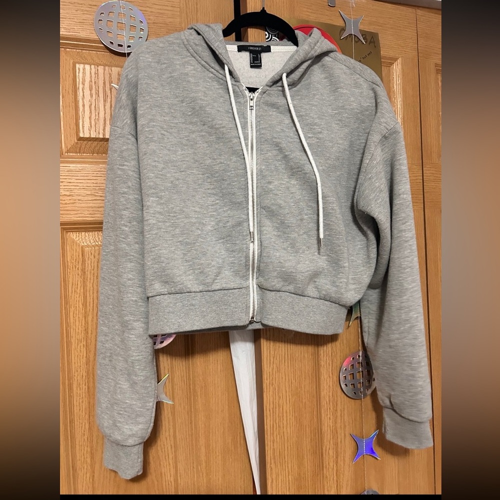Grey cropped zip up